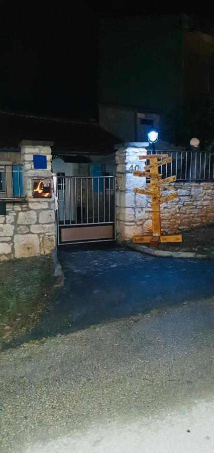 Holiday House Carpe Diem Pula Apartman Kültér fotó